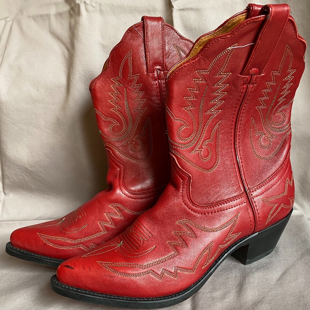 Unique Red Santa Fe Western Boot - size 8/8.5